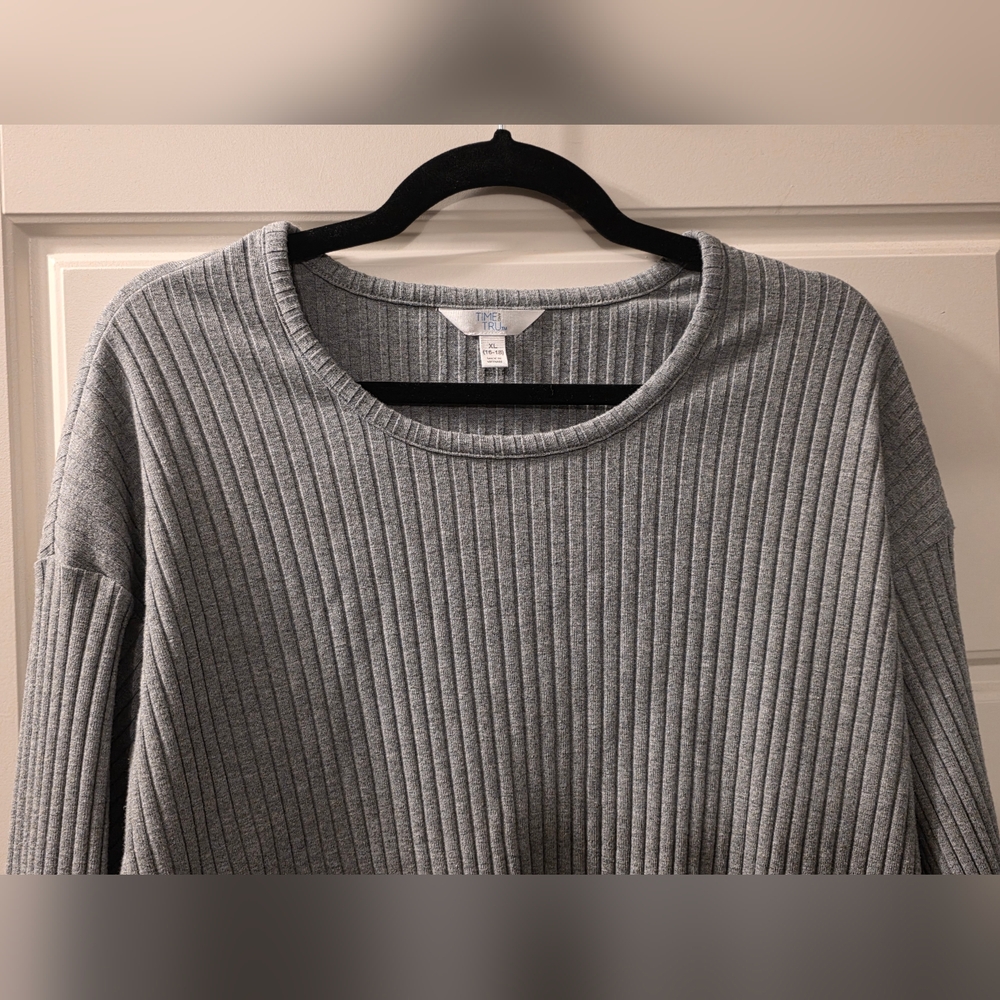 Scoop Neck Rib Knit Semi Crop Top - Picture 3 of 4